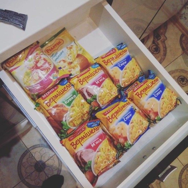 Люди покупающие за раз по 10 рулонов туалетной бумаги оценят этот пост Впрок запасливые люди запасы прикол юмор