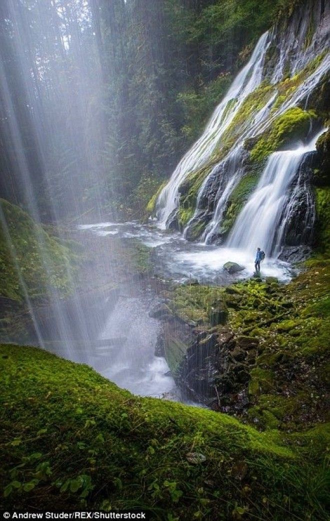 Песчинка в огромном мире: крошечный человек на фоне грандиозных пейзажей
