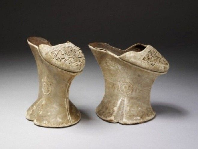 Модно но жутко неудобно обувь на платформе прошлых столетий