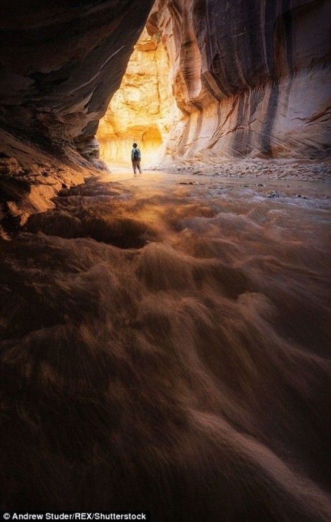 Песчинка в огромном мире: крошечный человек на фоне грандиозных пейзажей