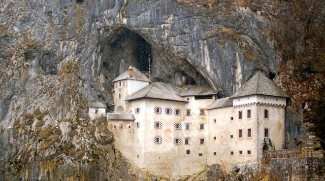 10 самых страшных замков мира