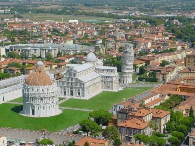 Пьяцца деи Мираколи в историческом центре Пизы Фото tuscanyservicesit