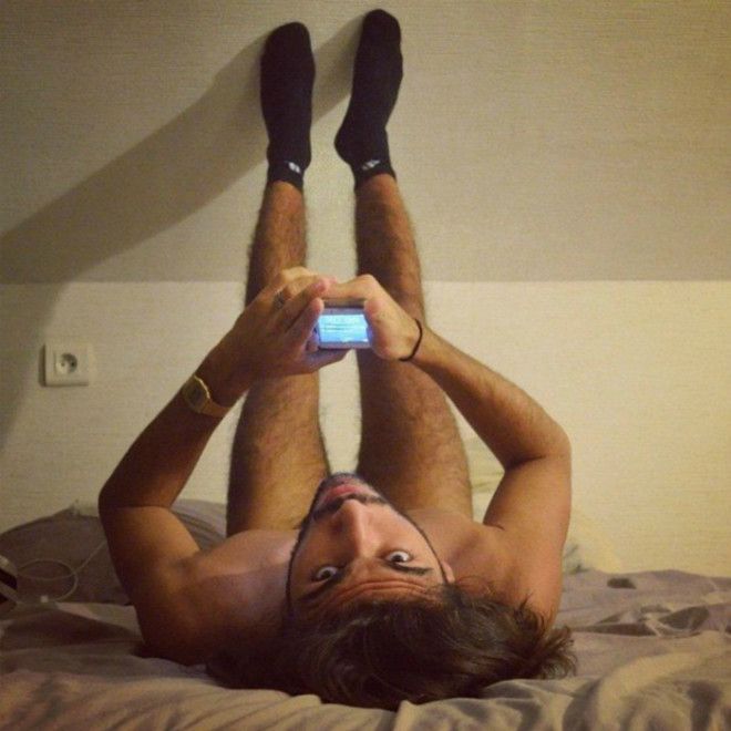 Странная поза