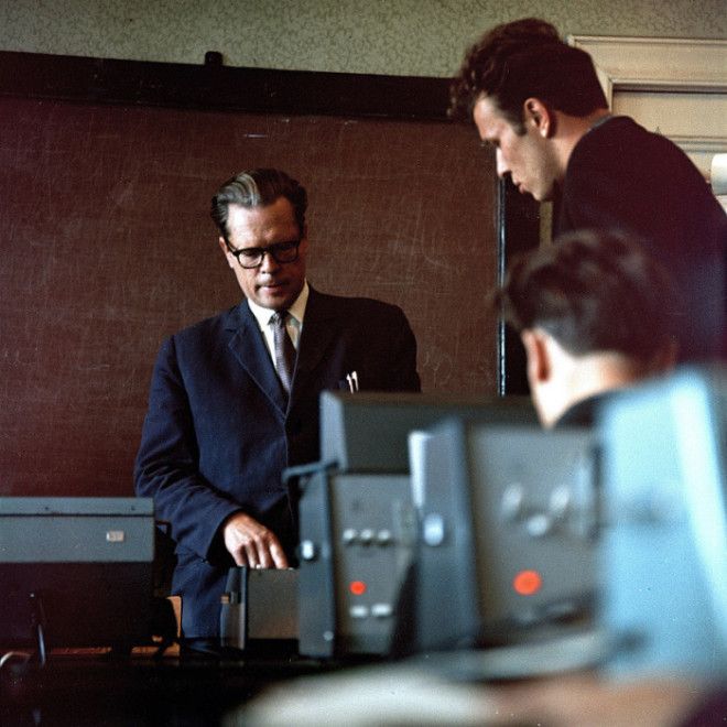 Физики, работающие на новом оборудовании. СССР, Эстония, 1966 год. Физики работающие на новом оборудовании СССР Эстония 1966 год