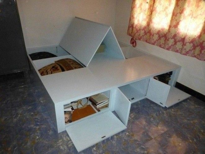 Ниши для хранения в подиуме кровати