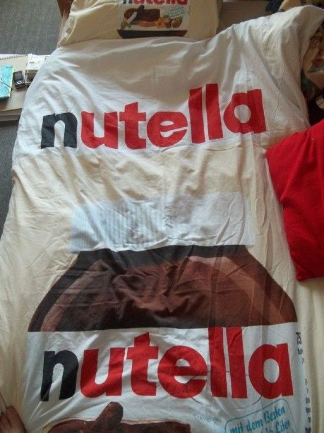 Постель с нарисованной банкой шоколадного масла для сладкого сна