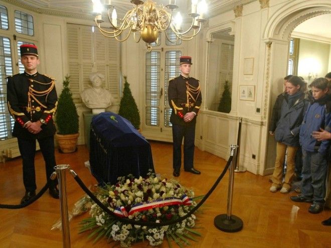 Прах А. Дюма в парижском Пантеоне. | Фото: allday.com. Прах А Дюма в парижском Пантеоне Фото alldaycom