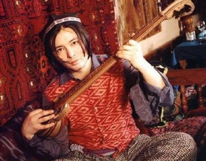 Безвременно погасшие звезды 90х 5 знаменитостей погибших на пике славы