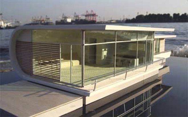 Стильный минималистичный дом на воде