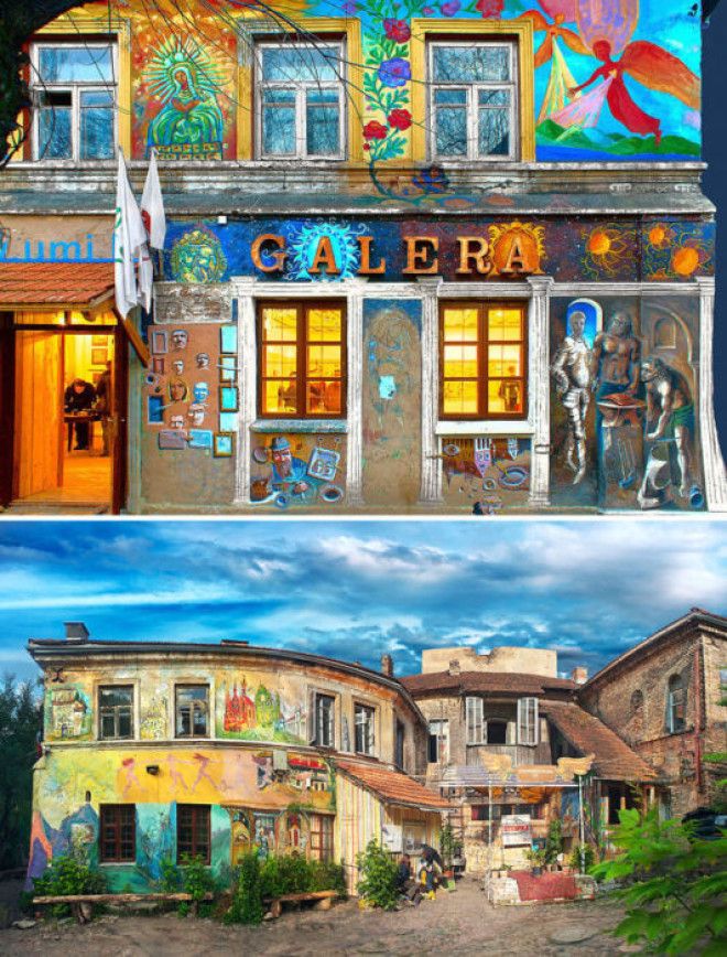 Этот красочное здание - галерея Užupis Art Incubator. Этот красочное здание галерея U382upis Art Incubator