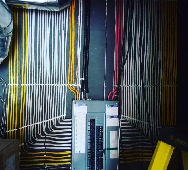 это круто опасная работа фото электрик электромонтажник