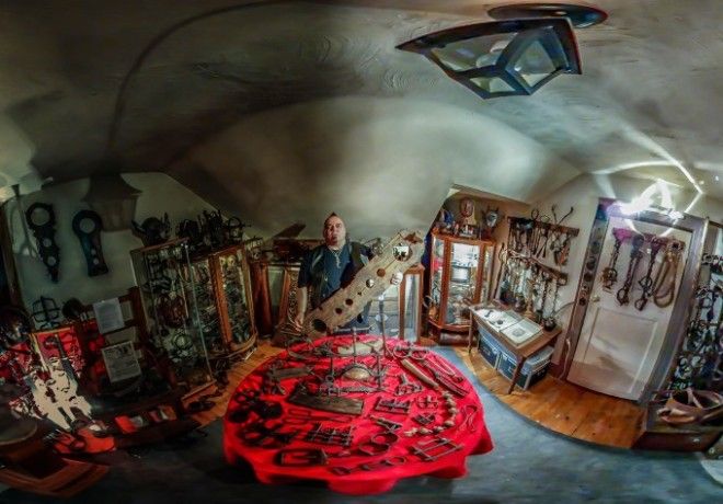 Историк и эксперт по орудиям пыток Стив Сантини. Фото: MediaDrumWorld.com