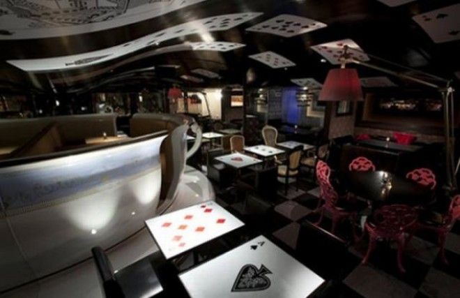 Ресторан Алиса в стране чудес в Токио который тебя поразит