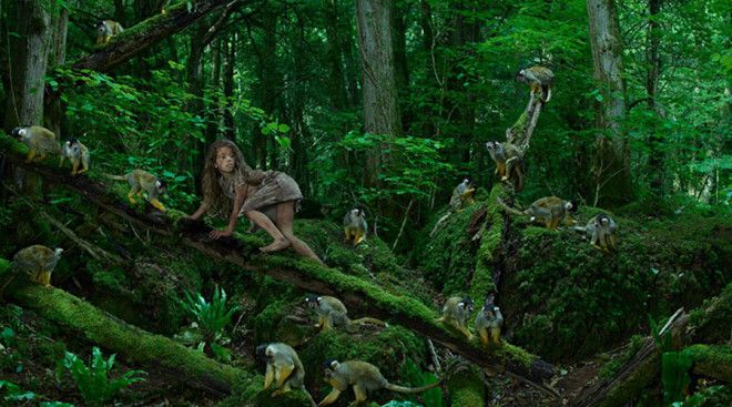 Лори Мтхиян Африка Мать бросила Мтхияна в джунглях и девочка выросла под опекой обезьяньей стаи. Нашли ее только спустя семь лет. В приюте Лори научилась ходить прямо, говорить и есть человеческую пищу — это чуть ли не единственный случай успешной адаптации «ребенка-маугли» в естественную среду обитания.