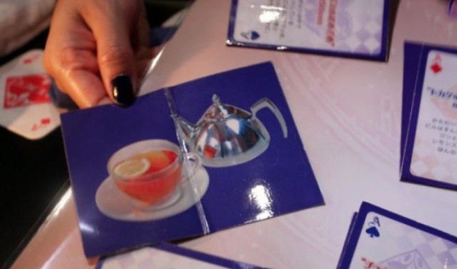 Ресторан Алиса в стране чудес в Токио который тебя поразит