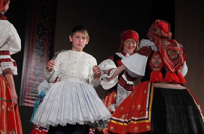 Сейчас платья для девочек