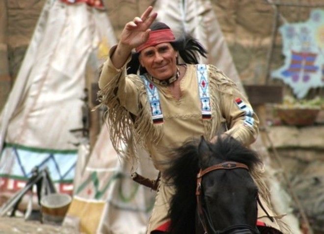 Актер в роли Виннету на театрализованных играх в Германии Фото izentru