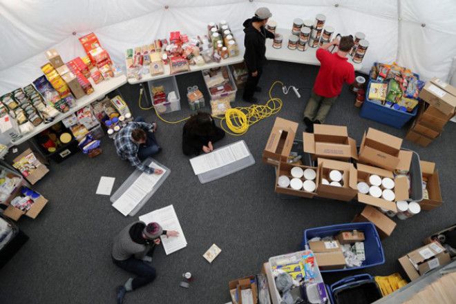 hiseasfoodsupplyatthestartofthemissionphotobyangelovermeulen