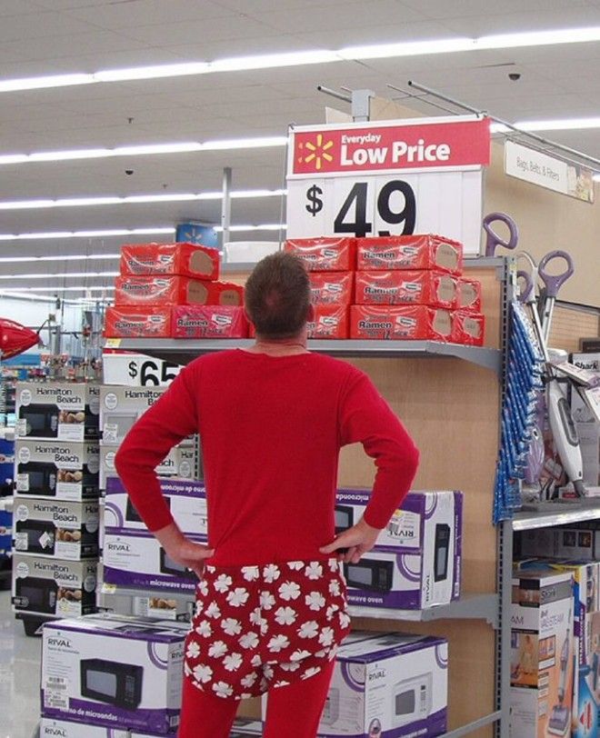 Модный показ самые безумные наряды посетителей магазинов