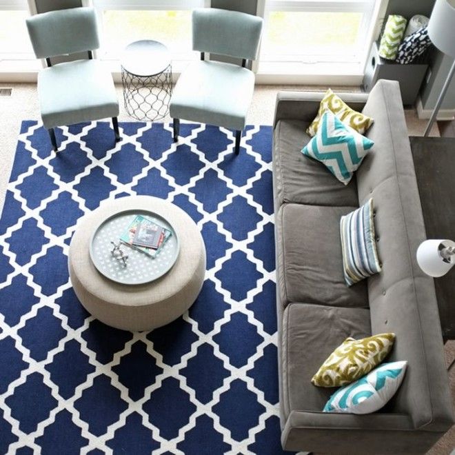 Яркое ковровое изделие небольшого размера и оригинальной формы способно преобразить любой интерьер