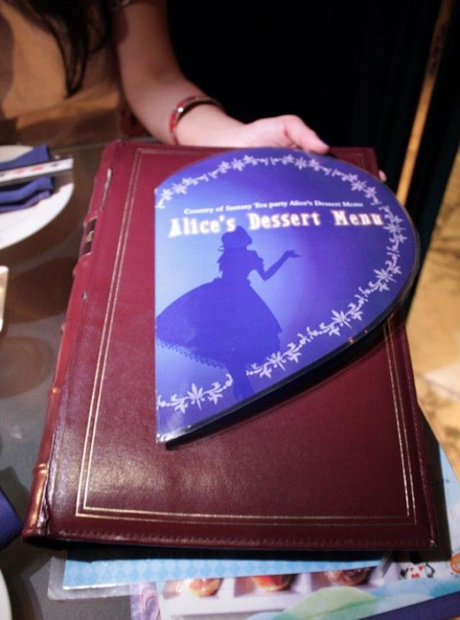 Ресторан Алиса в стране чудес в Токио который тебя поразит