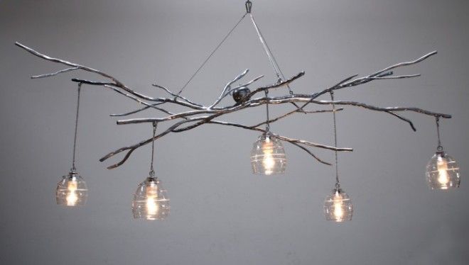 Люстра из обычных обработанных веток 