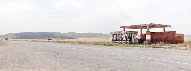 16 фото самых экстраординарных автобусных остановок бывшего СССР