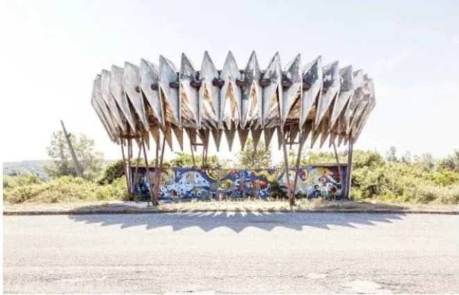 16 фото самых экстраординарных автобусных остановок бывшего СССР