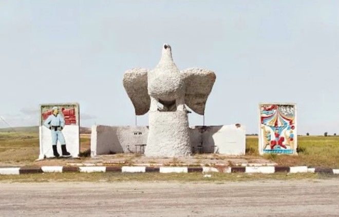 16 фото самых экстраординарных автобусных остановок бывшего СССР