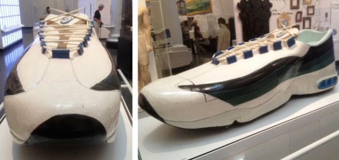 «Кроссовки Nike» - работа гробовщика Паа Джо на выставке в Нью-Йорке. | Фото: artsology.com. Кроссовки Nike работа гробовщика Паа Джо на выставке в НьюЙорке Фото artsologycom