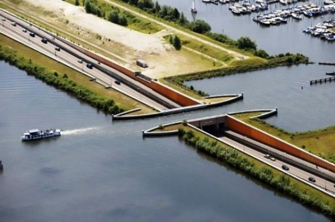 В Голландии построили водный мост который ломает все законы физики