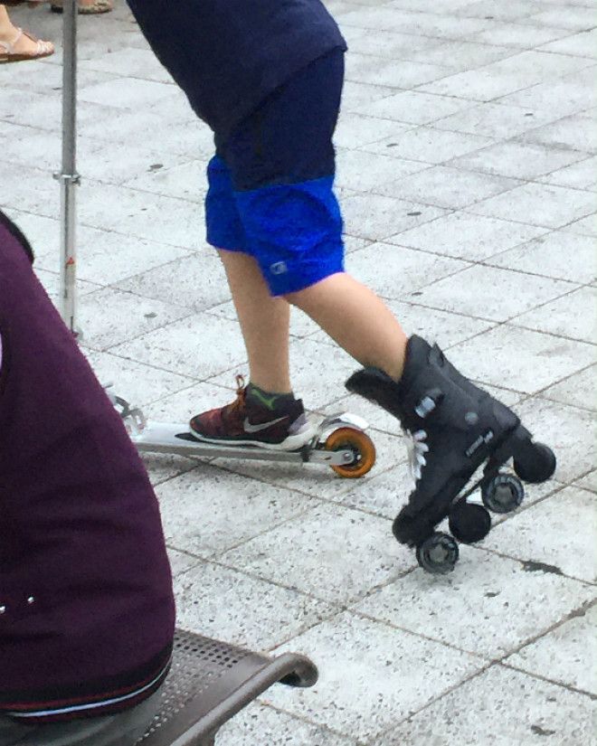 Правая едет и левая едет