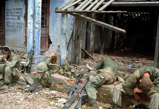 Запах напалма по утрам