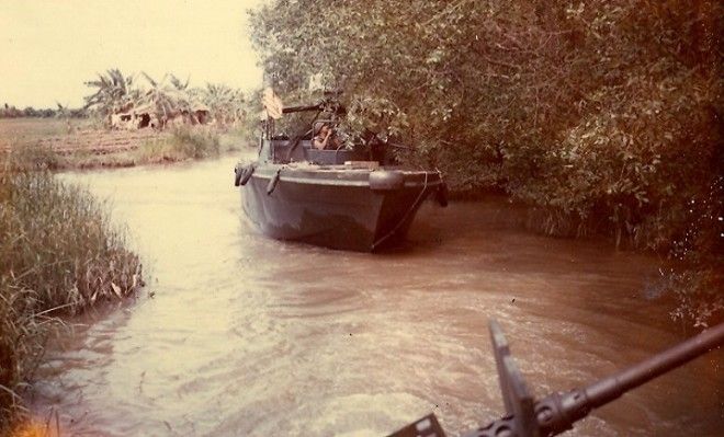 Запах напалма по утрам