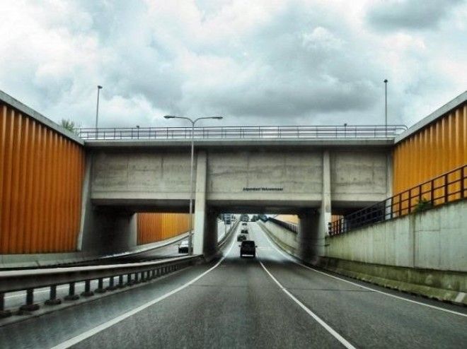 В Голландии построили водный мост который ломает все законы физики