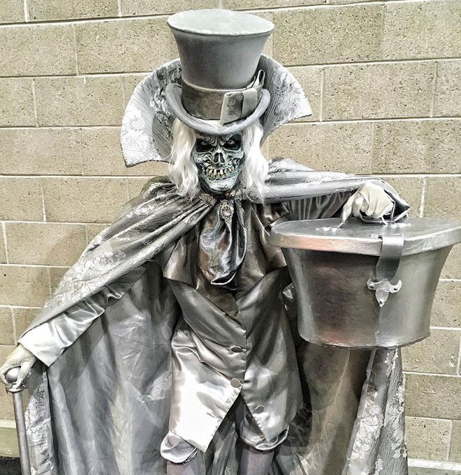 22летний художник по спецэффектам мастерски перевоплощается в диснеевский злодеев