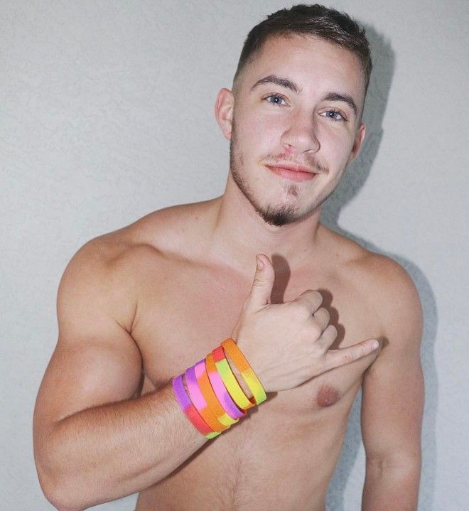 Этот трансгендер показал шокирующие фото из прошлой жизни