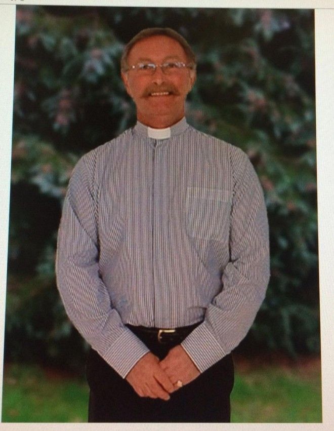 Оказывается существует каталог моды для священников и вот как это выглядит