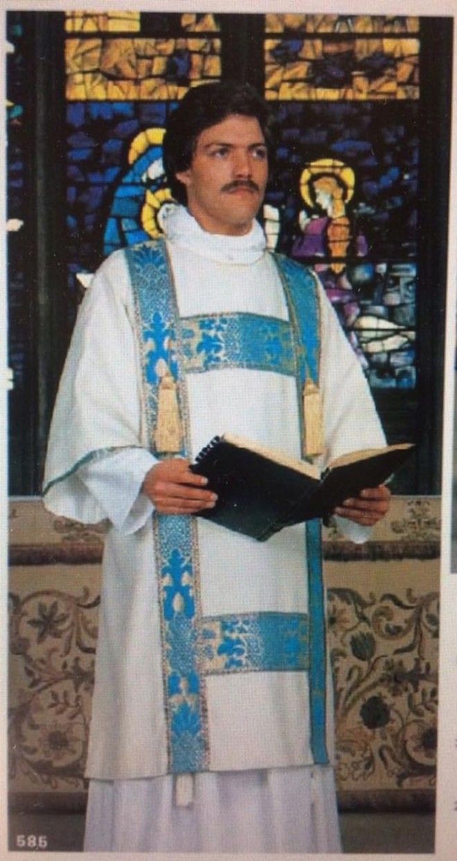 Оказывается существует каталог моды для священников и вот как это выглядит