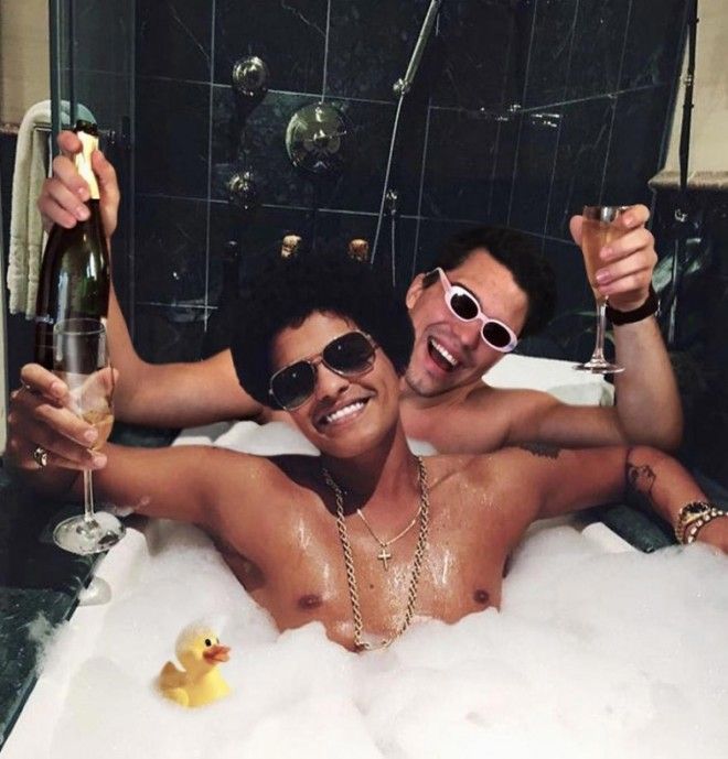 Авредж Роб Average Rob парень добавляет себя на фотографии знаменитостей