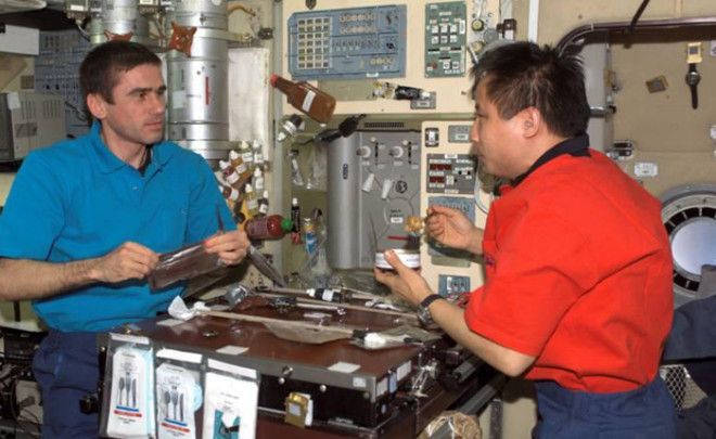 Гераклиофорбия4 Вселенная СредиземьеАвтор Герберт Уэллс Гераклиофорбия 4 вещество способное ускорить рост человека Как и во многих книгах великого фантаста ничего хорошего из попыток перехитрить природу не выходит принимающие Гераклиофорбию4 сходят с ума и начинают вести себя крайне агрессивно