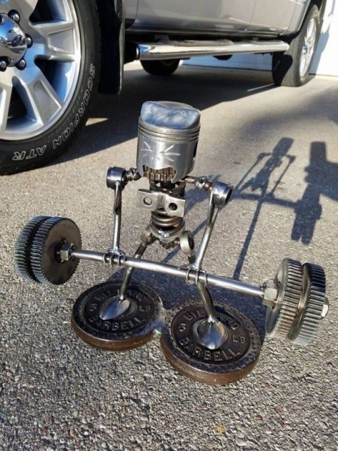 Механик заскучавший на работе решил проявить свой художественный талант