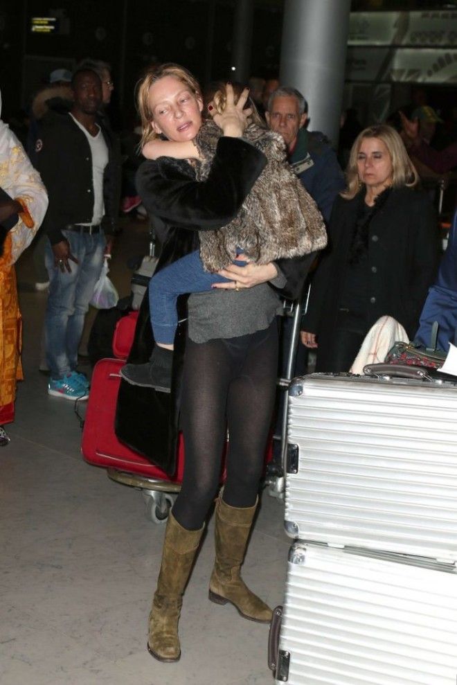 10 звезд которые заработались настолько что забыли надеть юбку