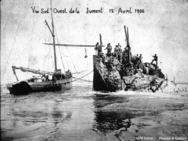 16 фото самого знаменитого маяка Маре La Jument