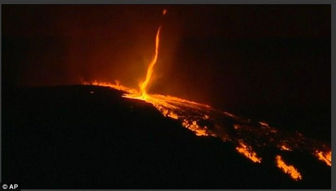 В Португалии очевидцы засняли зарождение огненного дьявола