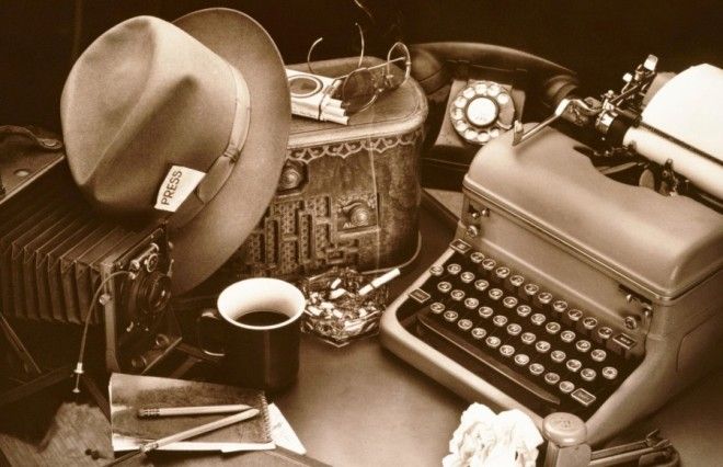 Журналист&nbsp; Профессия журналиста в известной степени романтизирована благодаря фильмам в первую очередь представляется человек вдохновенно набирающий текст на ноутбуке в окружении десяток чашек кофе В реальности же жизнь работников СМИ редко похожа на голливудскую сказку люди для которых журналистика действительно призвание нередко отдают за нее жизнь при этом рискуют не только военные корреспонденты и операторы фотографы отправляющиеся в горячие точки&nbsp; В августе 2017 года шведская журналистка Ким Валль поехала брать интервью у датского предпринимателя Питера Мадсена владельца крупнейшей в мире частной подводной лодки Вместе они отправились из Копенгагена в небольшое путешествие на субмарине и больше Ким Валль никто не видел живой Только 21 августа на берегу были обнаружены останки журналистки Питер Мадсен утверждает что она погибла в результате несчастного случая однако в начале октября на его компьютере были найдены видеоматериалы с обезглавленными женщинами&nbsp; Даже самый обычный выезд на место событий не предвещающий никаких проблем может привести к печальным последствиям Корреспондент федерального канала Алексей Иванов оказался в больнице с сотрясением мозга на глазах у съемочной бригады на него напал водитель попавший в кадр во время съемки сюжета о выделенных полосах для общественного транспорта Еще одного журналиста Андрея Семцова сбила машина когда он освещал гоночные соревнования впрочем это был несчастный случай спорткар просто занесло на резком повороте В целом любой сотрудник СМИ каждый день может отправиться освещать события которые рискуют обернуться для него катастрофой Ураганы наводнения и снежные бураны теракты и пожары захват заложников и обрушение крыши обо всем этом они рассказывают из самого эпицентра и в любой момент могут пострадать