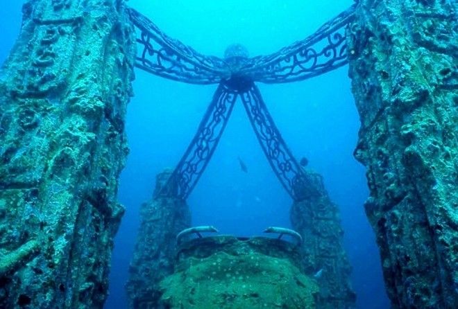 Глубоко под водой...