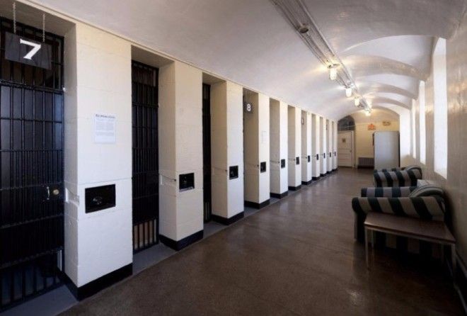 Раньше бы там добровольно вряд ли кто остался на ночь :-)